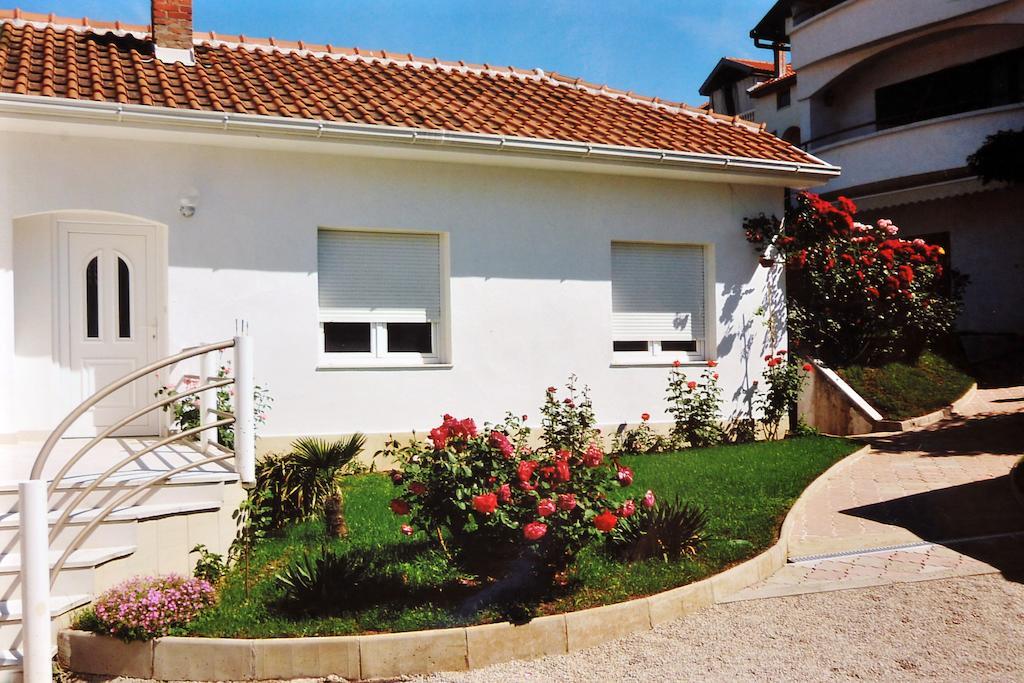Apartments Tulipan - With Free Private Parking Garage Mostar Esterno foto