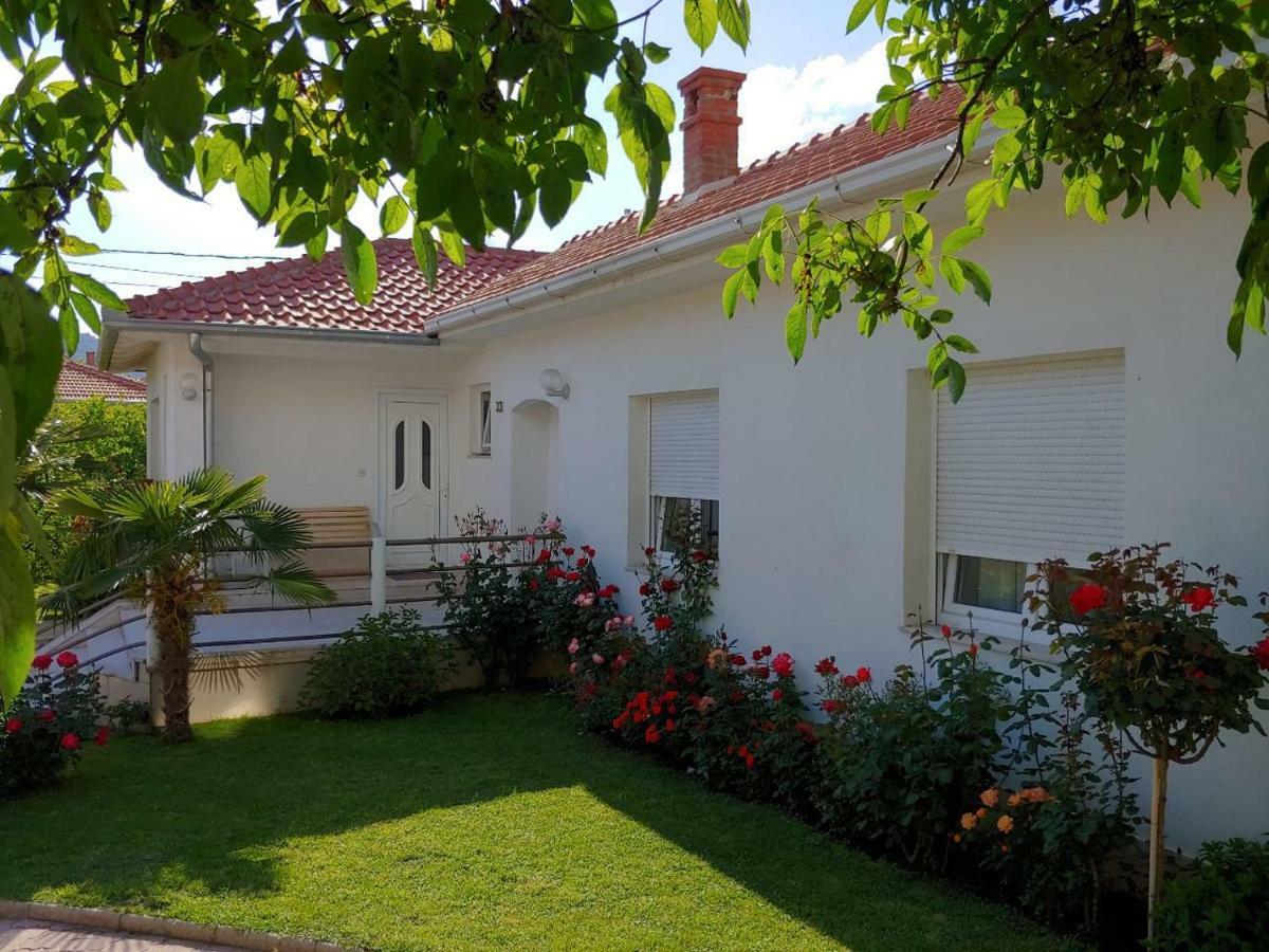 Apartments Tulipan - With Free Private Parking Garage Mostar Esterno foto